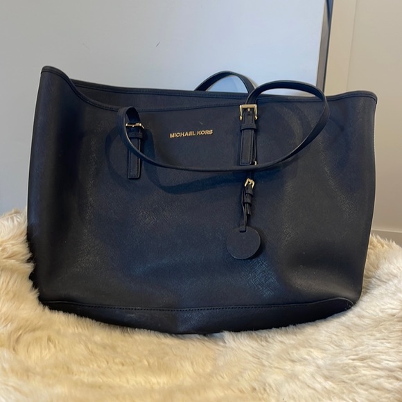 Michael Kors tote - Picture 1 of 1